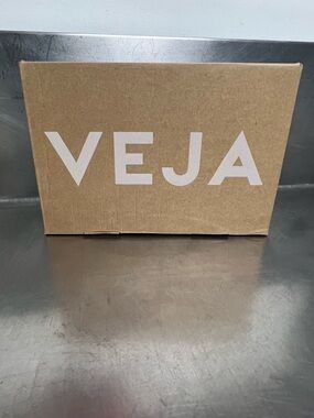 Veja V 10 Leather Sneaker EMPTY Shoe Box with Tissue Paper - GUC